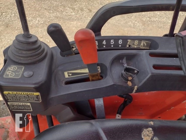 16-kubota-b26tlb-tractor-8242-image-9