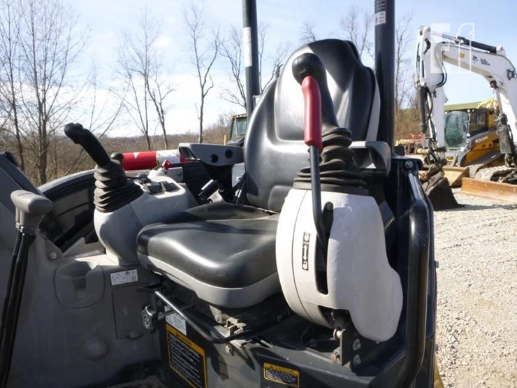 2022-deere-35g-image-13