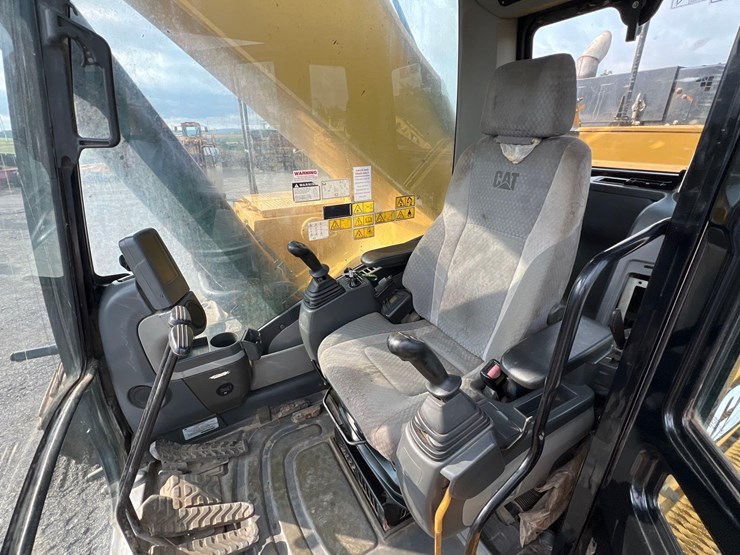 caterpillar-374d-l-image-25