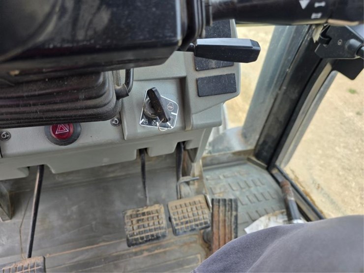 agco-white-8310-image-31