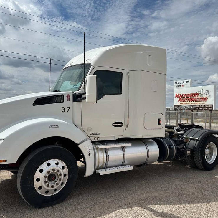 2018 KENWORTH T880