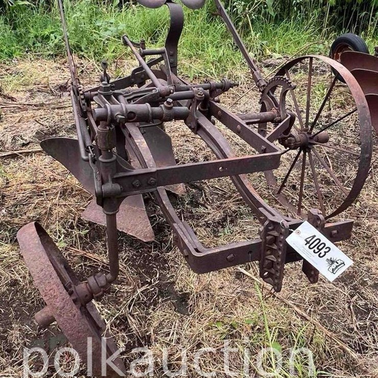 2BTM SULKY PLOW - 12" - ON STEEL WHEELS