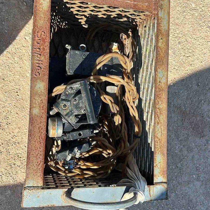 MISC BASKET OF HYDRAULIC PARTS