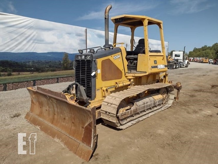 2000-deere-550h-lt-image-44