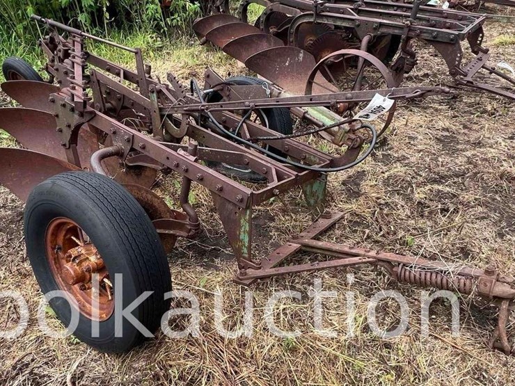john-deere-3btm-pull-type-plow---14"-image-1