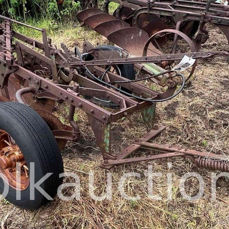 JOHN DEERE 3BTM PULL TYPE PLOW - 14"