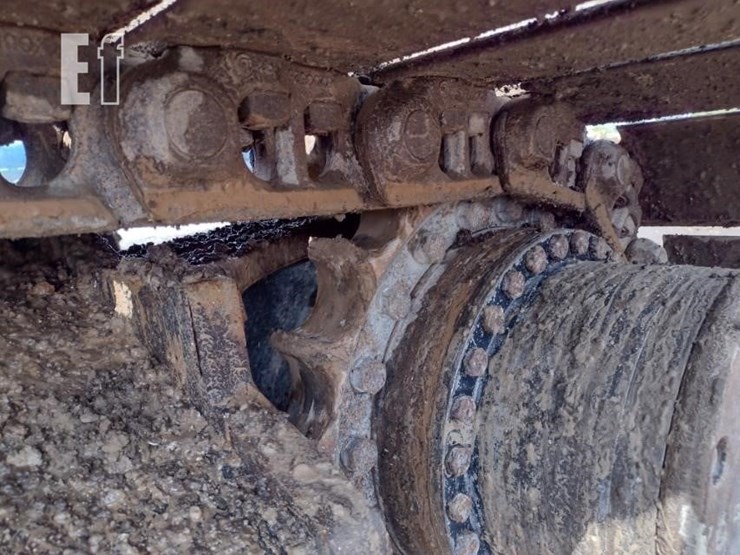 2021-deere-250g-lc-image-34