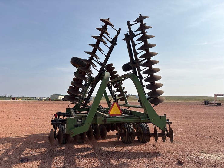 john-deere-235-image-7