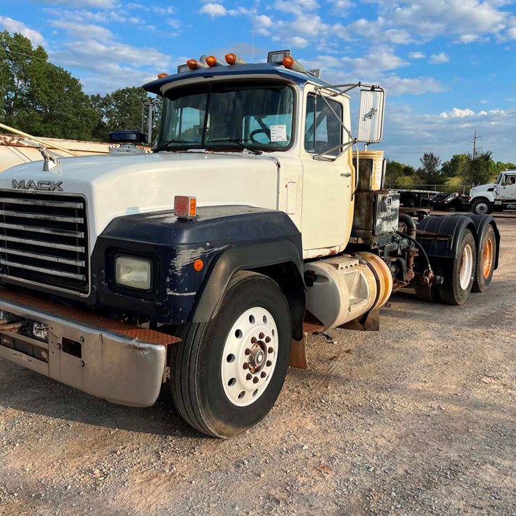 1992 MACK RD688S