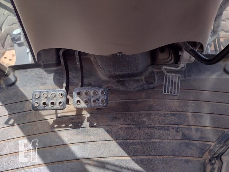 2012-case-580sn-wt-image-10