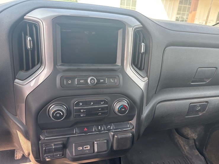 2021-chevrolet-silverado-3500hd-image-18