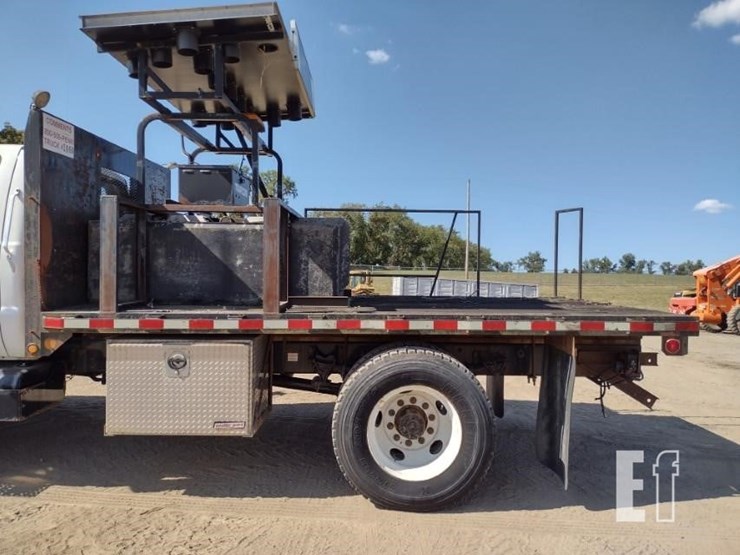 2015-ford-f650-image-16