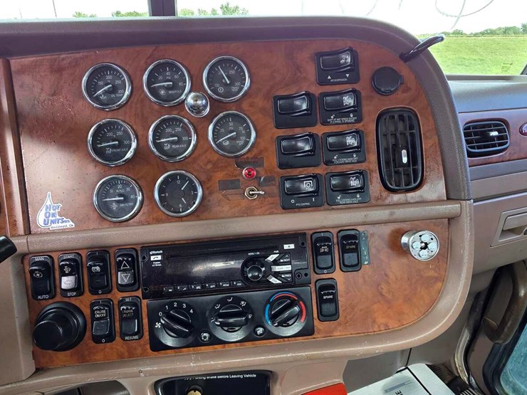 2008-peterbilt-367-image-24