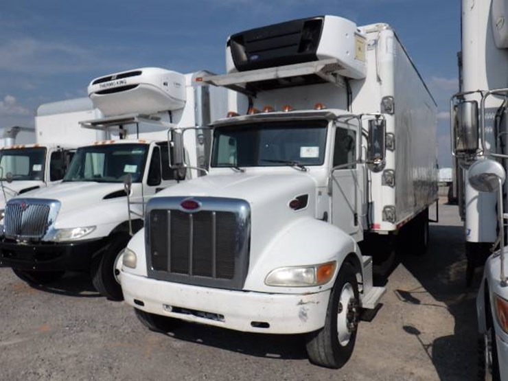 2014-peterbilt-337-image-1