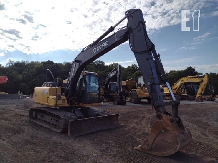 2010-deere-120d-image-49