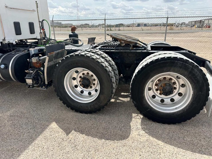 2018-kenworth-t880-image-3