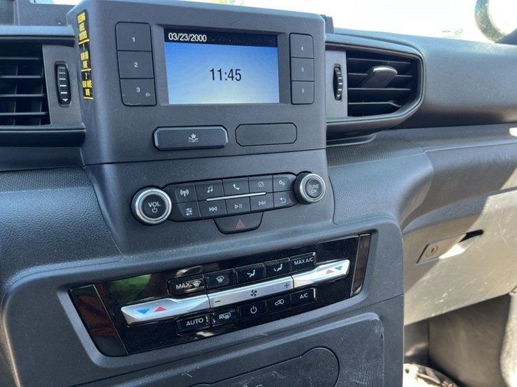 2023-ford-explorer-image-27