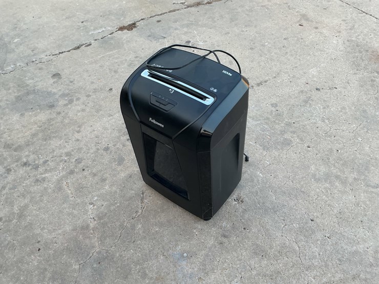 fellows-paper-shredder-image-1