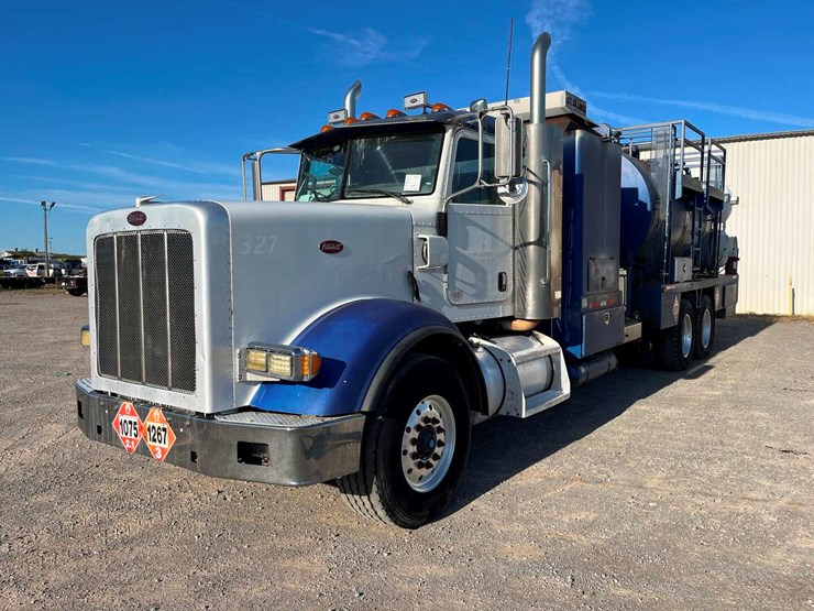 2013-peterbilt-367-image-1