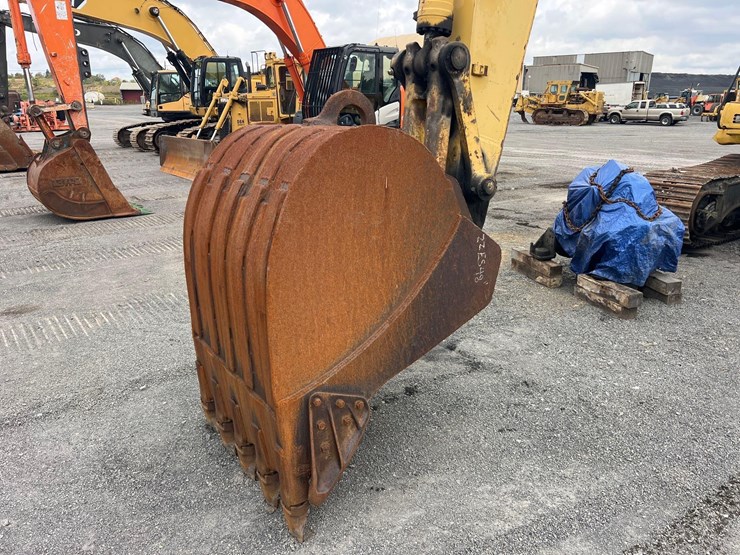 komatsu-pc300-lc-7e0-image-16
