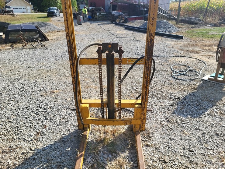 agritek-3pt-hitch-forklift-image-7