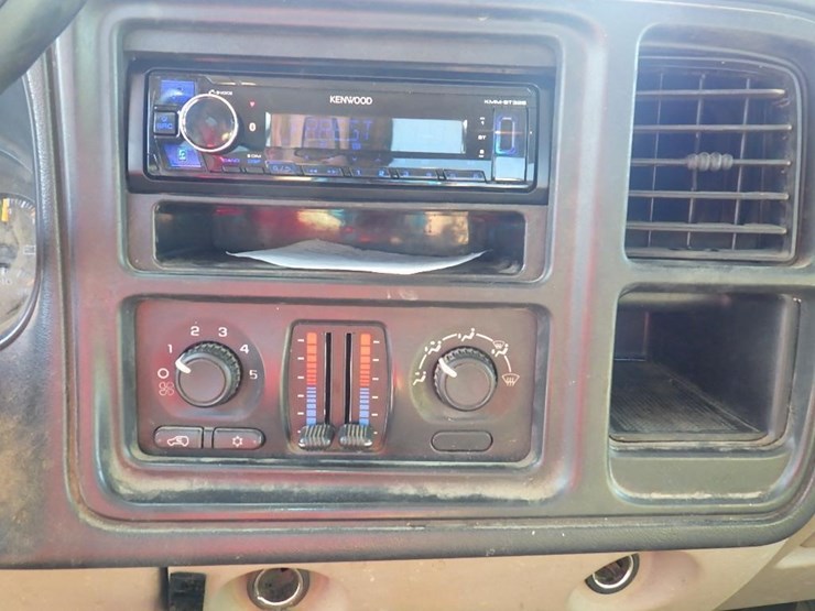 2005-chevrolet-2500hd-image-25
