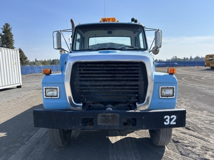 1992-ford-l8000-image-8