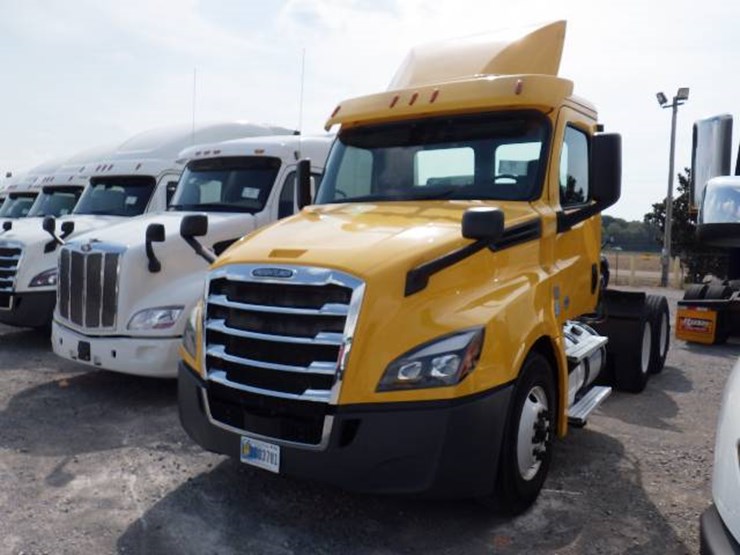 2019-freightliner-cascadia-126-image-1
