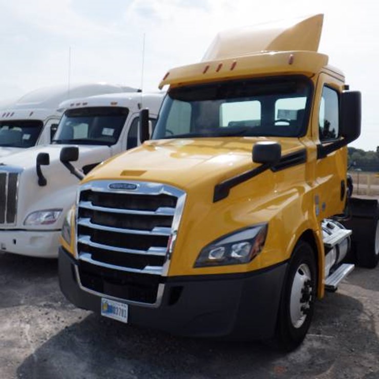 2019 FREIGHTLINER CASCADIA 126