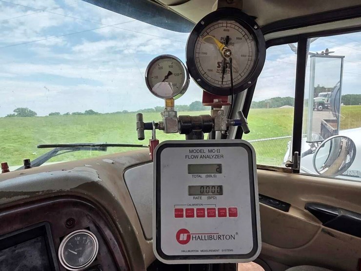 2001-mack-ch613-image-24