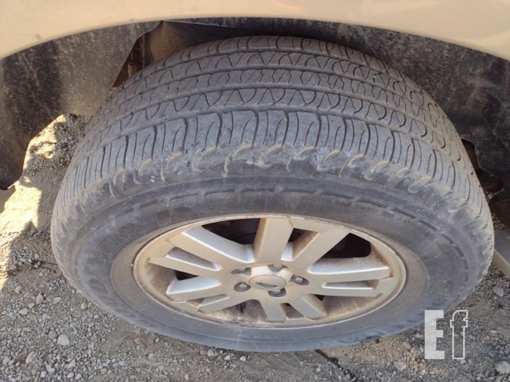 2010-ford-explorer-image-23