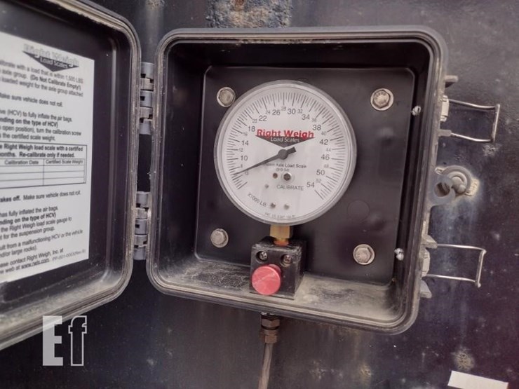 2016-peterbilt-348-image-23
