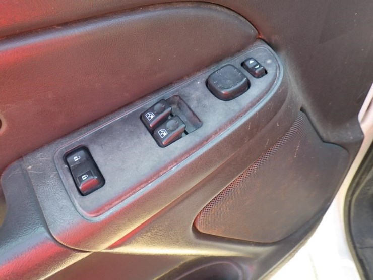 2005-chevrolet-3500-image-17