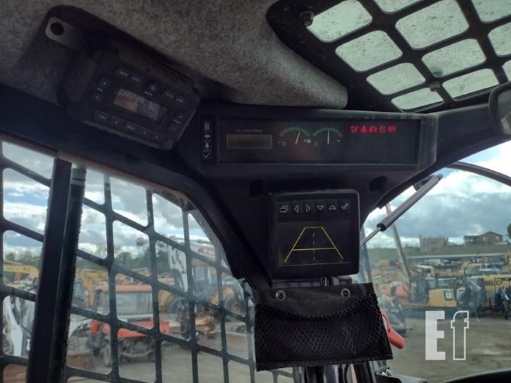 2020-deere-331g-image-7