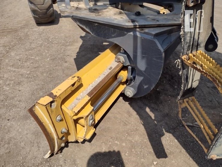 2020-deere-670gp-image-32