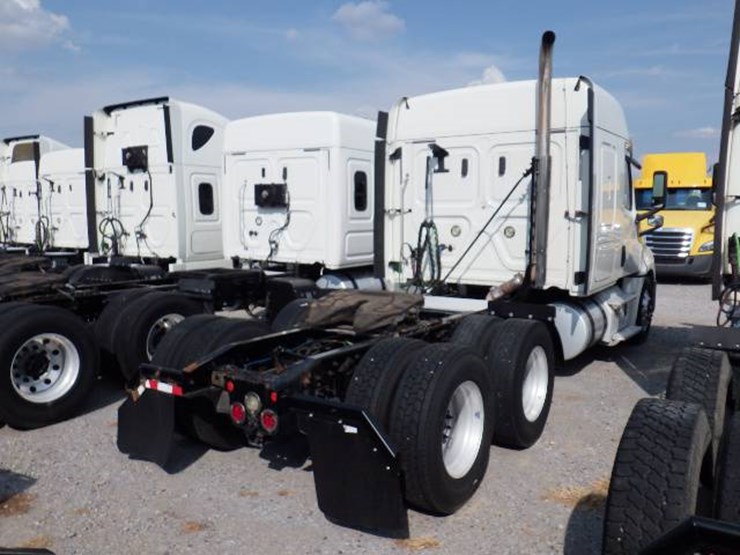 2019-freightliner-cascadia-126-image-6