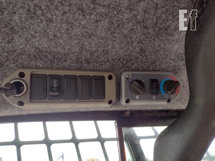 2007-bobcat-t300-image-9