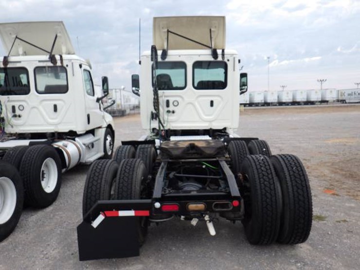 2018-freightliner-cascadia-126-image-6