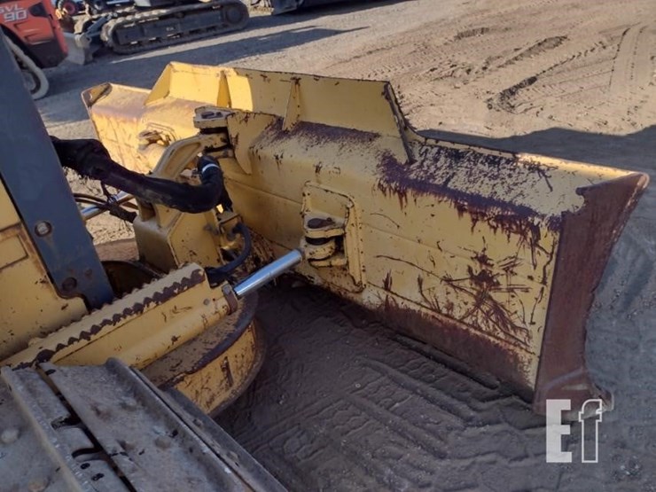 2004-deere-550h-lt-image-16