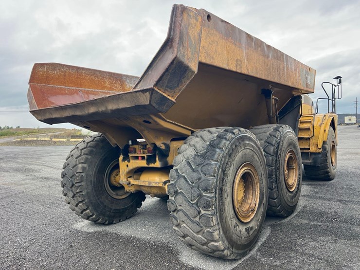 caterpillar-740-image-5