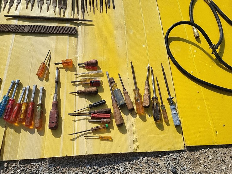steel-files,-rasp-bar,-screw-drivers,-chemical-resistant-tank,-and-regulator-w/hoses-image-3