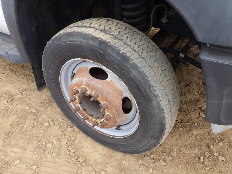 2011-ford-f550-image-19