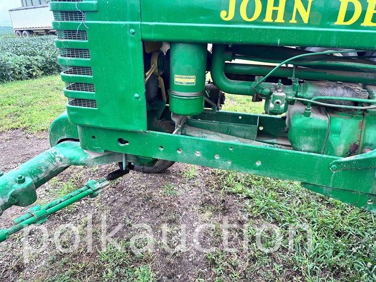 john-deere-b-image-4