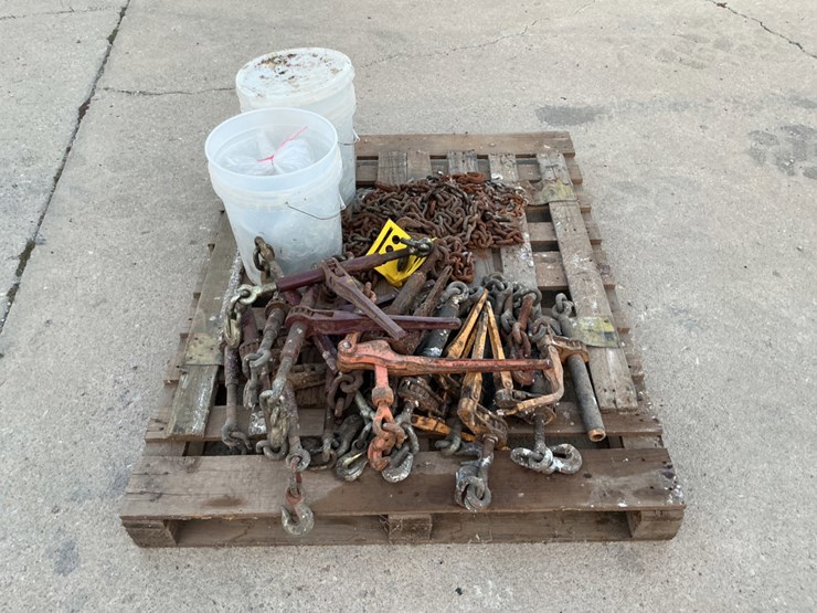 pallet-of-chains-and-binders-image-1
