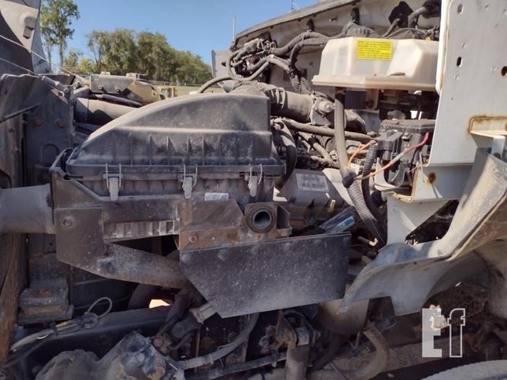 2015-ford-f650-image-25