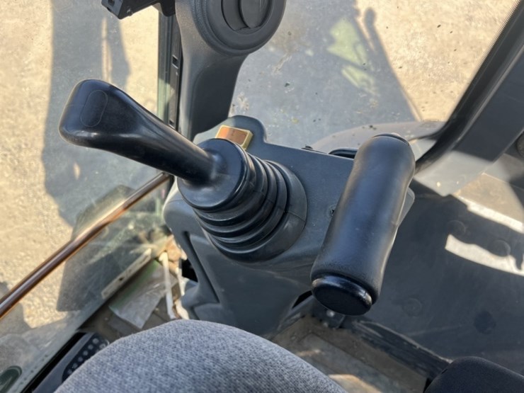 2014-deere-410k-image-35