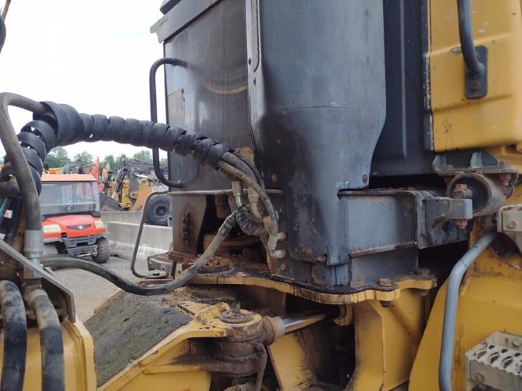 2005-deere-300d-image-38