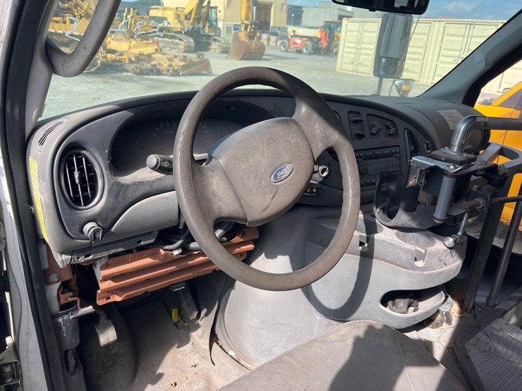 2006-ford-e450-image-12