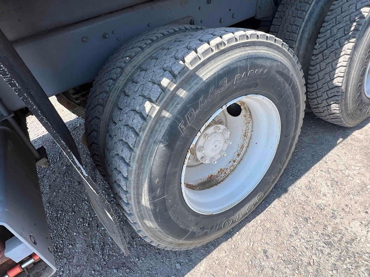 1995-ford-lt9000-image-17
