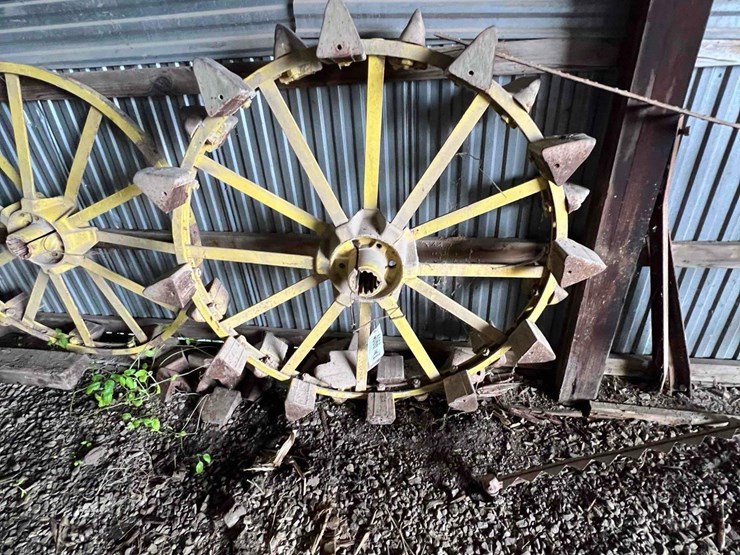 52"-john-deere-rear-skeleton-steel-wheels-w/-some-lugs-image-2